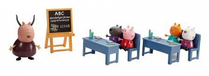 PEPPA PIG. Игровой набор ИДЕМ В ШКОЛУ (2 парты, стулья, доска, 5 фигурок)